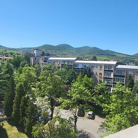 Apartament In Regim Hotelier Дева Екстериор снимка